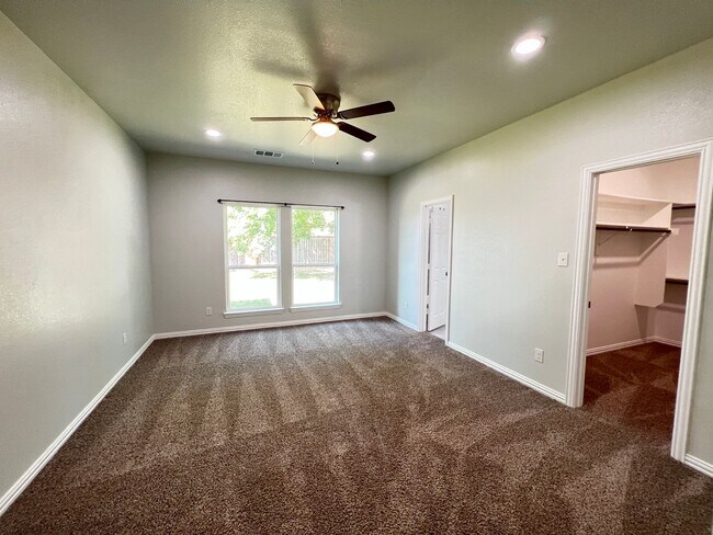 Building Photo - Lovely home for rent in Ennis, TX!