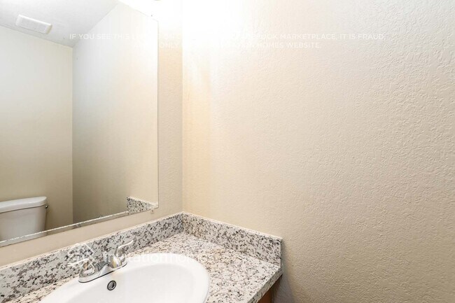 Building Photo - 1870 Woodglen Ln