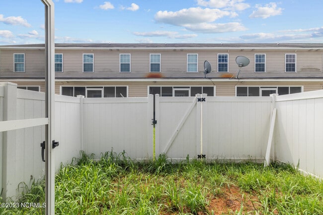 Building Photo - 9005 Banister Loop