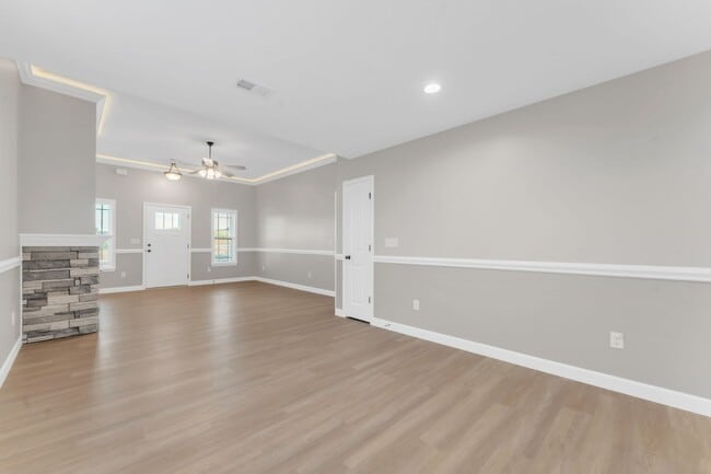 Building Photo - Modern 3-Bedroom Home with Granite Counter...