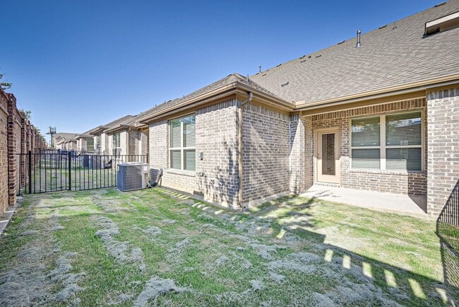 Building Photo - 4256 Mingo Dr