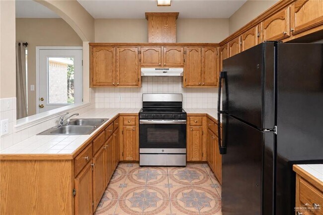 Building Photo - 708 W 24th Pl