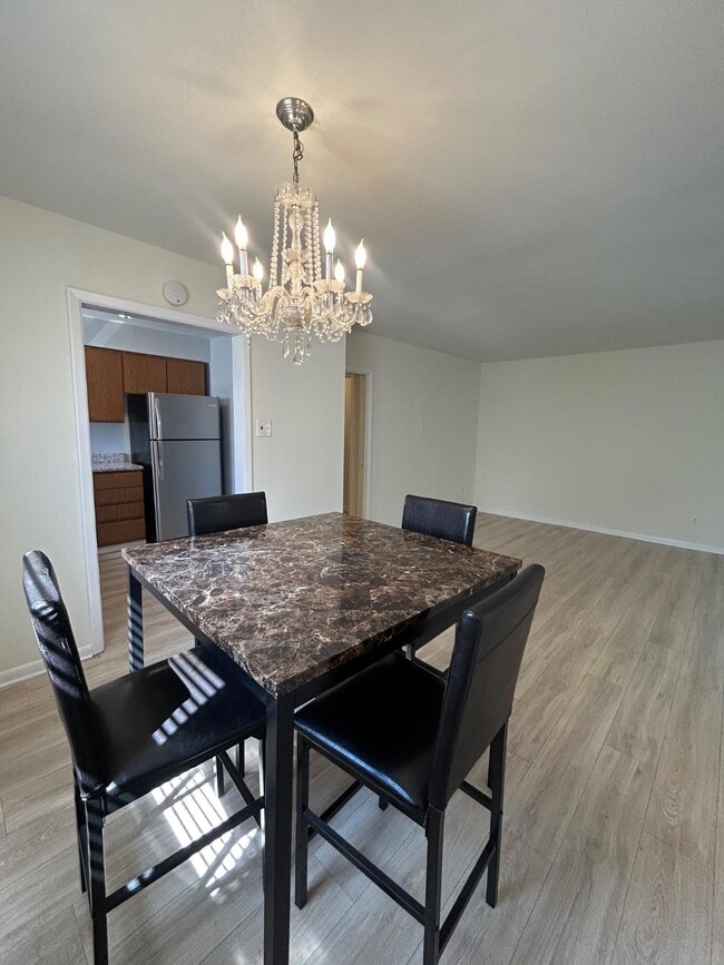 Building Photo - 523 Donna Cir