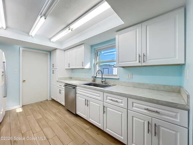 Building Photo - 2140 Emerald Ct