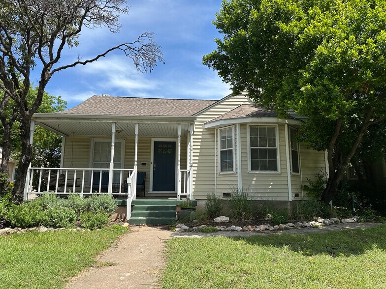 Front of House - 4624 Calmont Ave