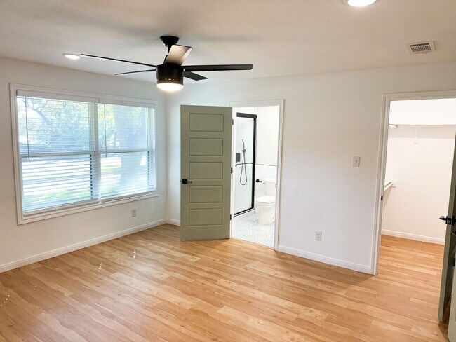 Building Photo - 2302 Brooklawn Dr