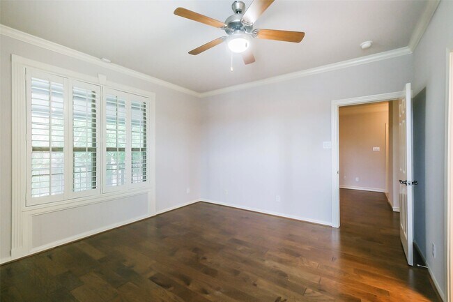 Building Photo - 2700 Revere St