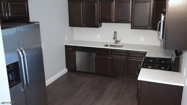 Building Photo - 10 Ford Ave