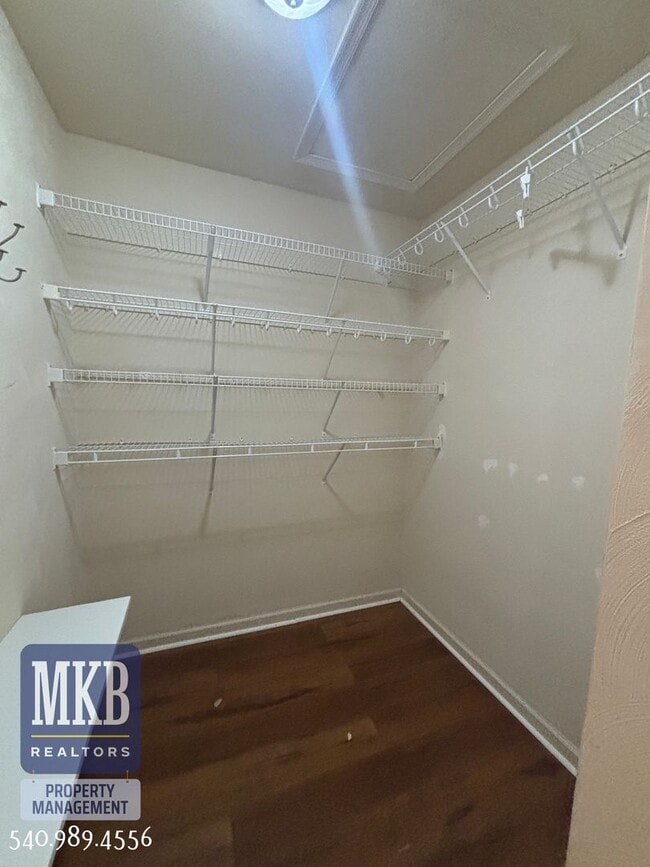 Building Photo - 6423 Westshire Ct