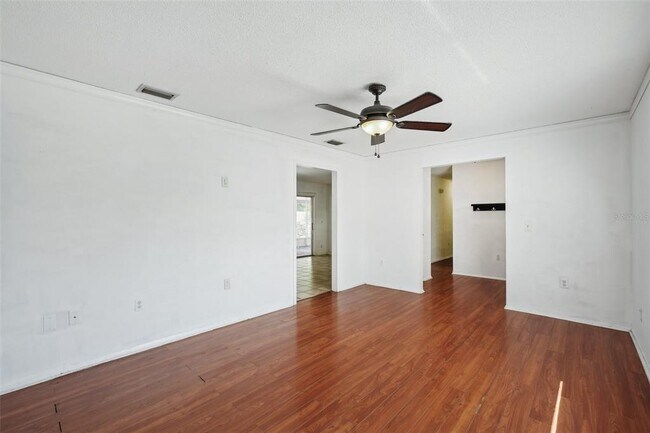 Building Photo - 503 Holt Cir