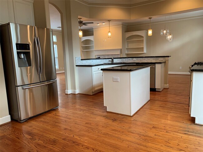 Building Photo - 406 Fowler St