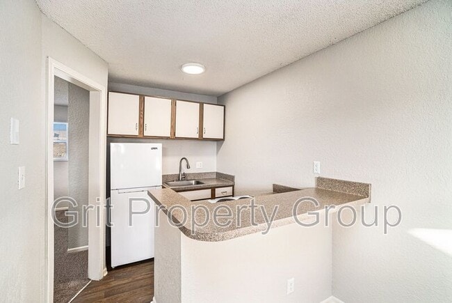 Building Photo - 6924 N Olive St