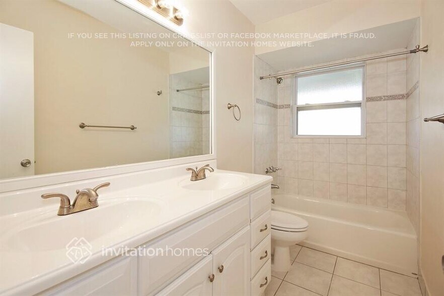 Building Photo - 5313 SW 118th Ave