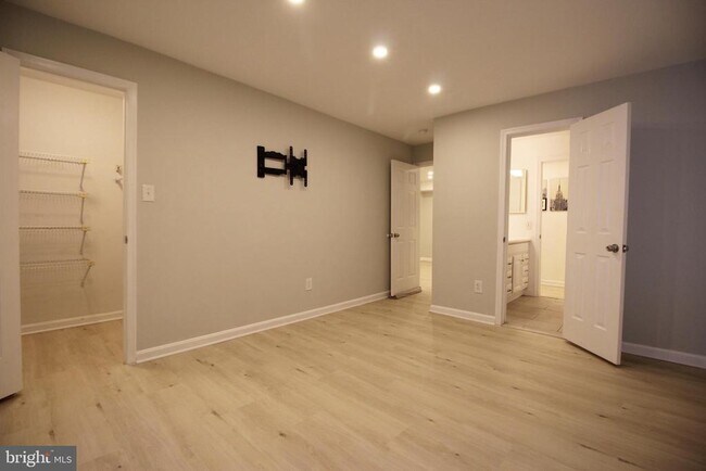 Building Photo - 2233 Lovedale Ln