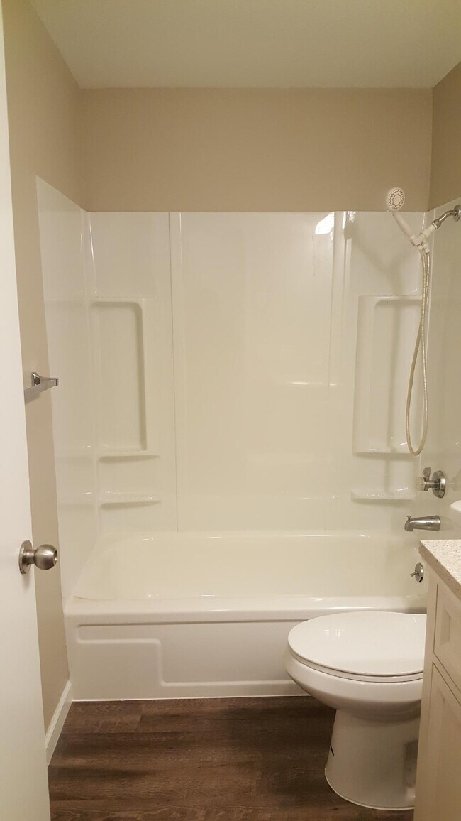 Building Photo - Cedarcrest Apart - 3