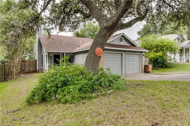 Building Photo - Cozy Single-Story 3 Bed, 2 Bath Home Near South Congress