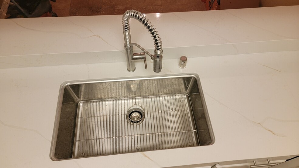 Building Photo - 119 Commodore Dr