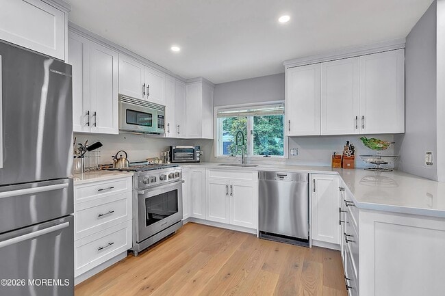 Building Photo - 637 Beacon Blvd