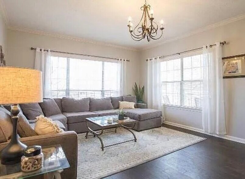 Building Photo - 2025 Woodmont Blvd