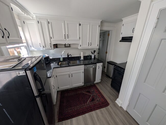 Building Photo - 405 Colleton Ave SE