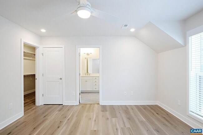 Building Photo - 952 Belvedere Way