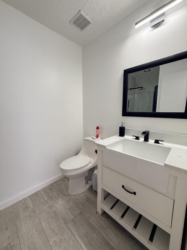 Building Photo - 13186 Thrush St