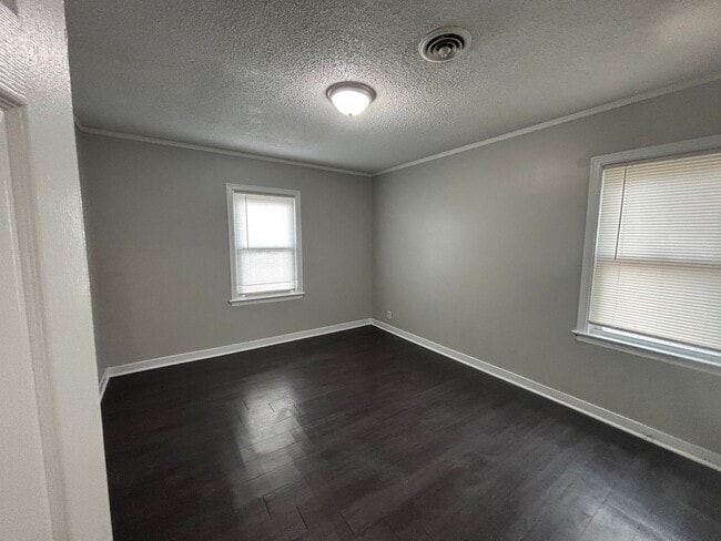 Building Photo - 837 Homer St