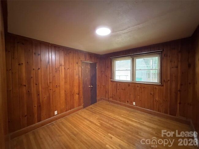 Building Photo - 2000 Weststone Dr