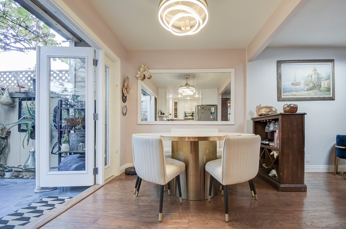 Building Photo - 11 Seamist Ct