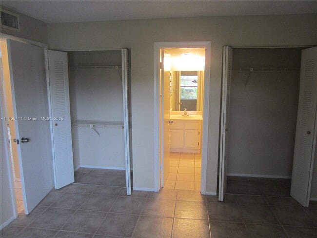 Building Photo - 10812 Royal Palm Blvd