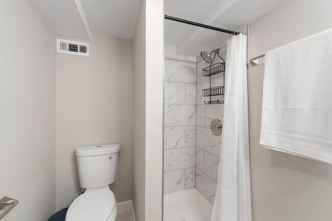 Building Photo - 5641 W 64th St