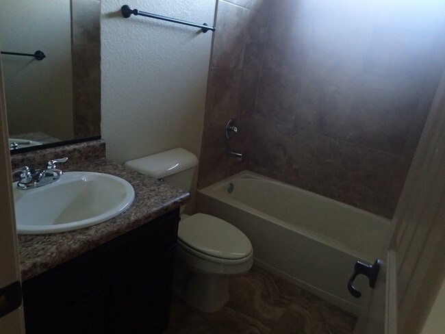 Building Photo - 13836 Hollywood Dr