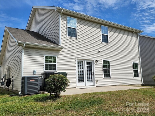 Building Photo - 1295 Farm Branch Dr SW