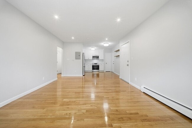 Building Photo - 11 Schubert St