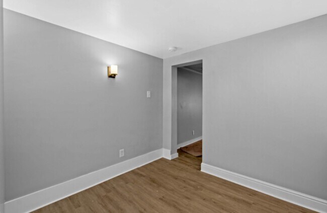 Building Photo - 2701-2703 Oakley Way (Full Service)