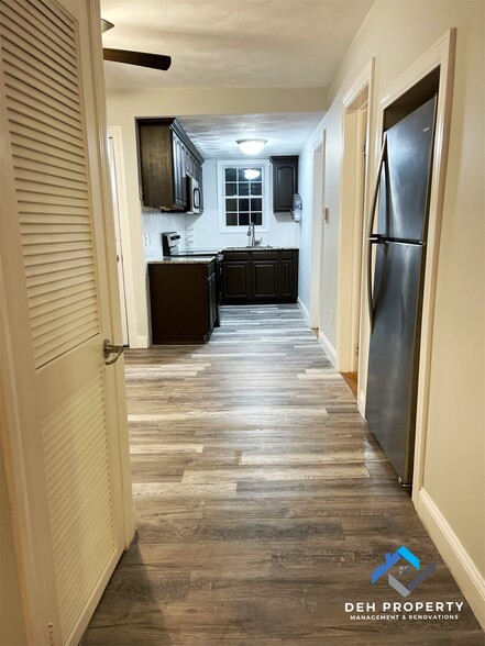 Dining area - 522 York Ave