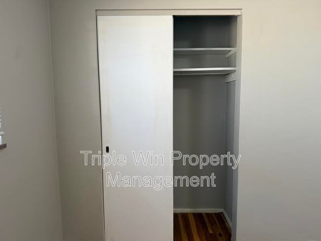 Building Photo - 2408 Caverhill Dr