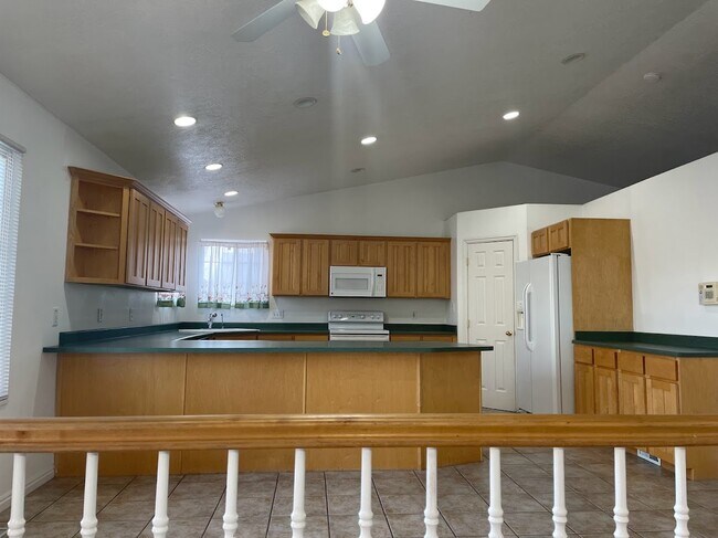 Building Photo - 3315 E Windhover Rd