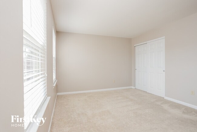 Building Photo - 1027 Glengarry Dr