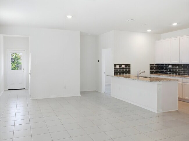 Building Photo - Modern Single-Story Home with Granite Kitchen and Community Pool Access