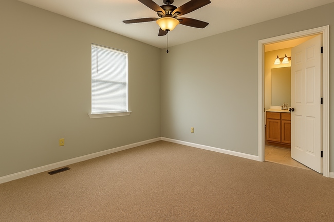 Building Photo - 2 Bedroom, 2 Bath, with Garage Manchester, TN