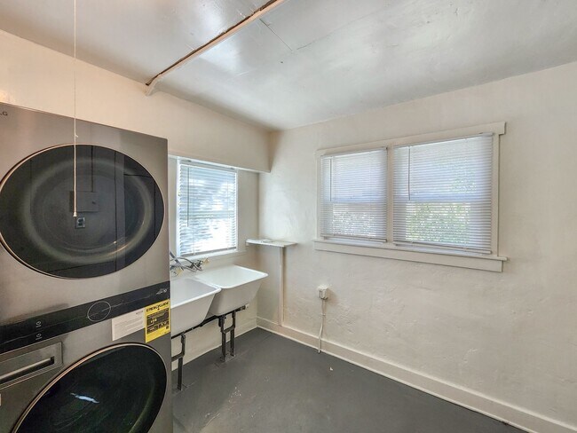 Building Photo - 383 N Wilson Ave