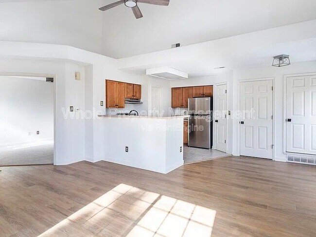 Building Photo - 886 S Reed Ct