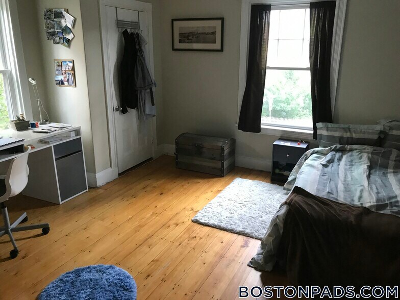 Building Photo - 17 Putnam Ave