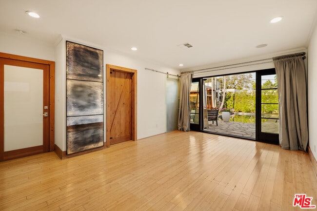 Building Photo - 826 N Kilkea Dr