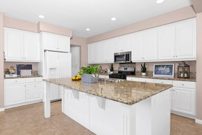 Building Photo - 40281 Salem Way