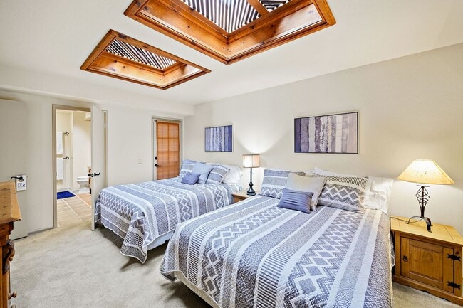 Building Photo - Spacious Two Bedroom Condo in Gated Commun...