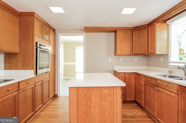 Building Photo - 1666 Greenbrook Dr