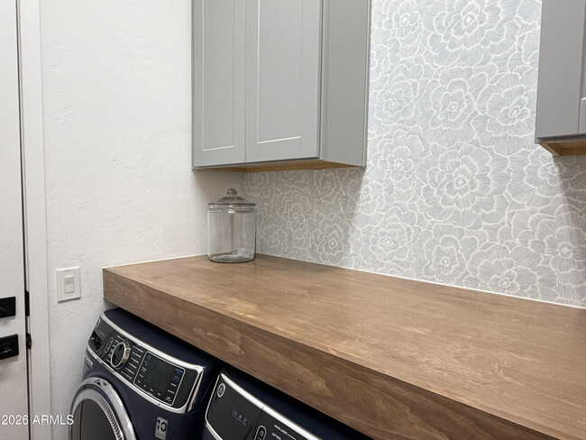 Building Photo - 10849 E Thunderbolt Ave