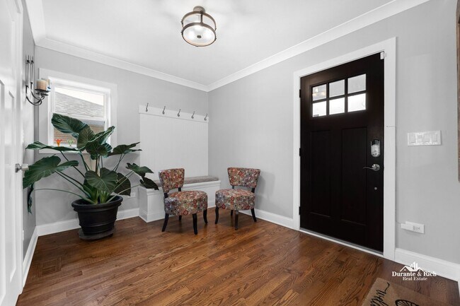 Building Photo - Stunning 4 Bedroom, 3.5 Bath Executive Rental